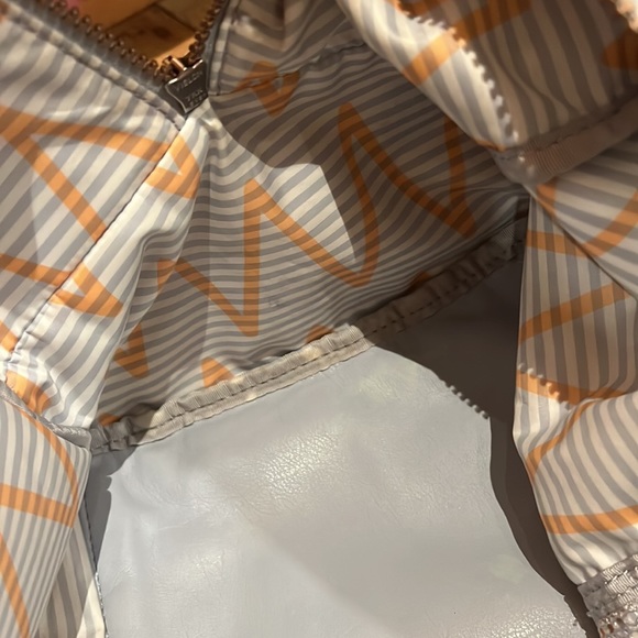 Lululemon All You Need Duffle - Picture 10 of 10